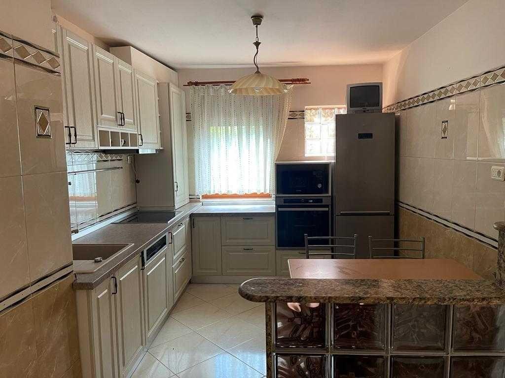 Inchiriez apartament 3 camere, zona Polivalenta, Arad