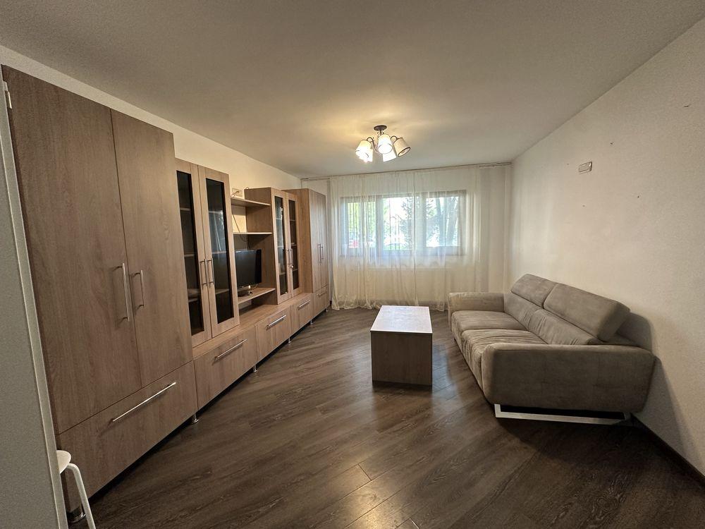 Inchiriez Apartament in Arad 3 camere cu centrala si clima la polivalenta