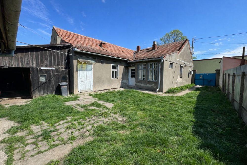 Casa de inchiriat 8 camere zona Parneava/Confectii