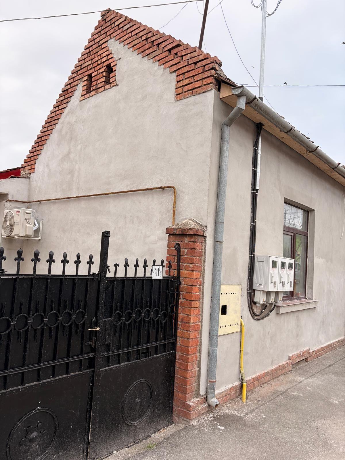 Dau in chirie casa 2 camere zona UTA