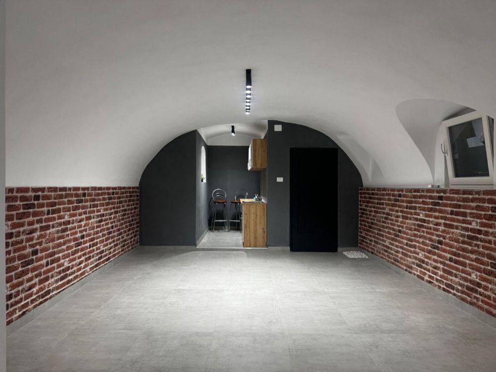 Ofer spre inchiriere spatiu cental,demisol - imagine 1