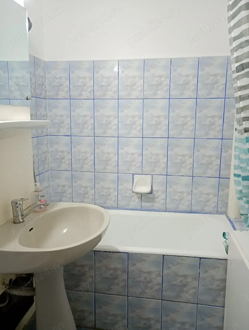 Închiriez garsonieră