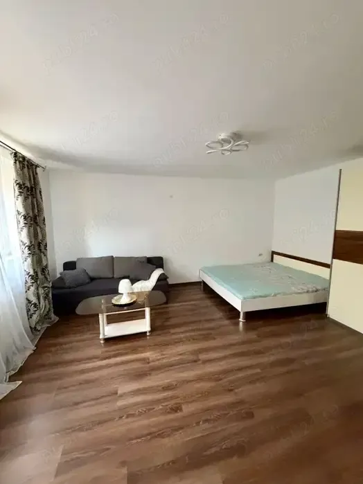 Proprietar Închiriez apartament o cameră zona centrală