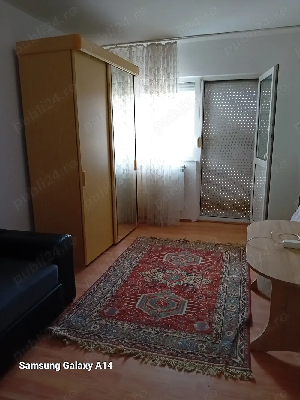 închiriez garsonieră confecții