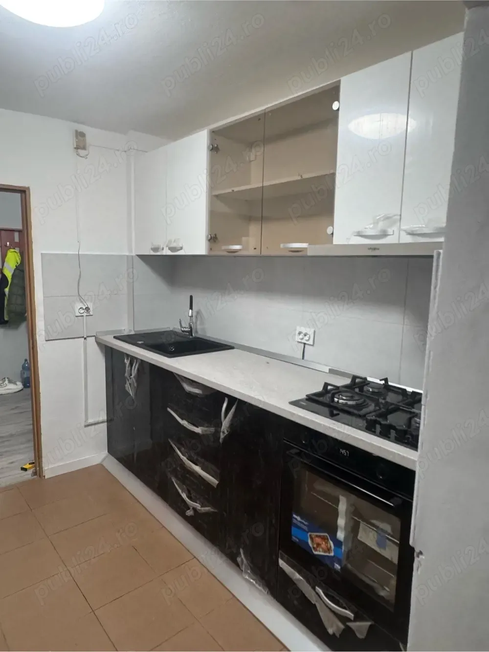 Închiriez apartament în Micalaca, zona 300, lângă facultatea Aurel Vlaicu