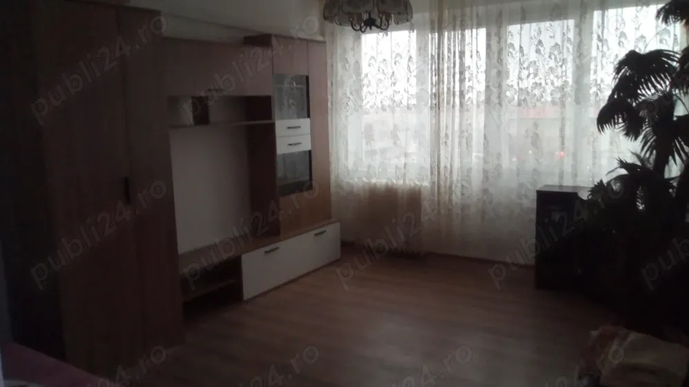 Ap 2 cam decomandat cu termoteca zona central Piata Romana