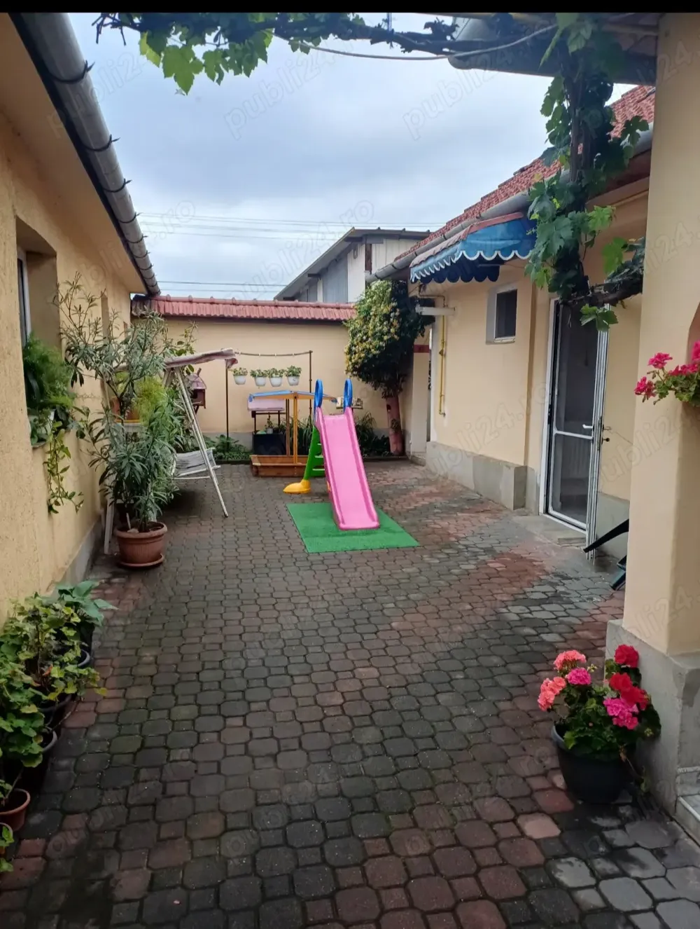 Proprietar vând casa spațioasă in Micalaca Arad