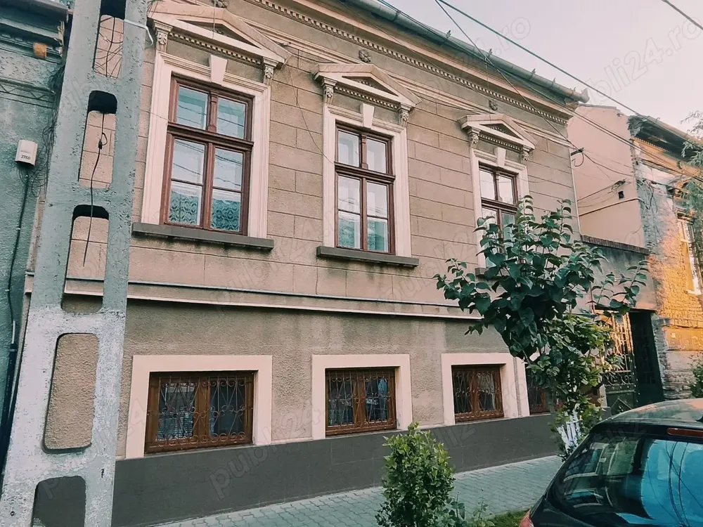 Vând casă în zona centrală