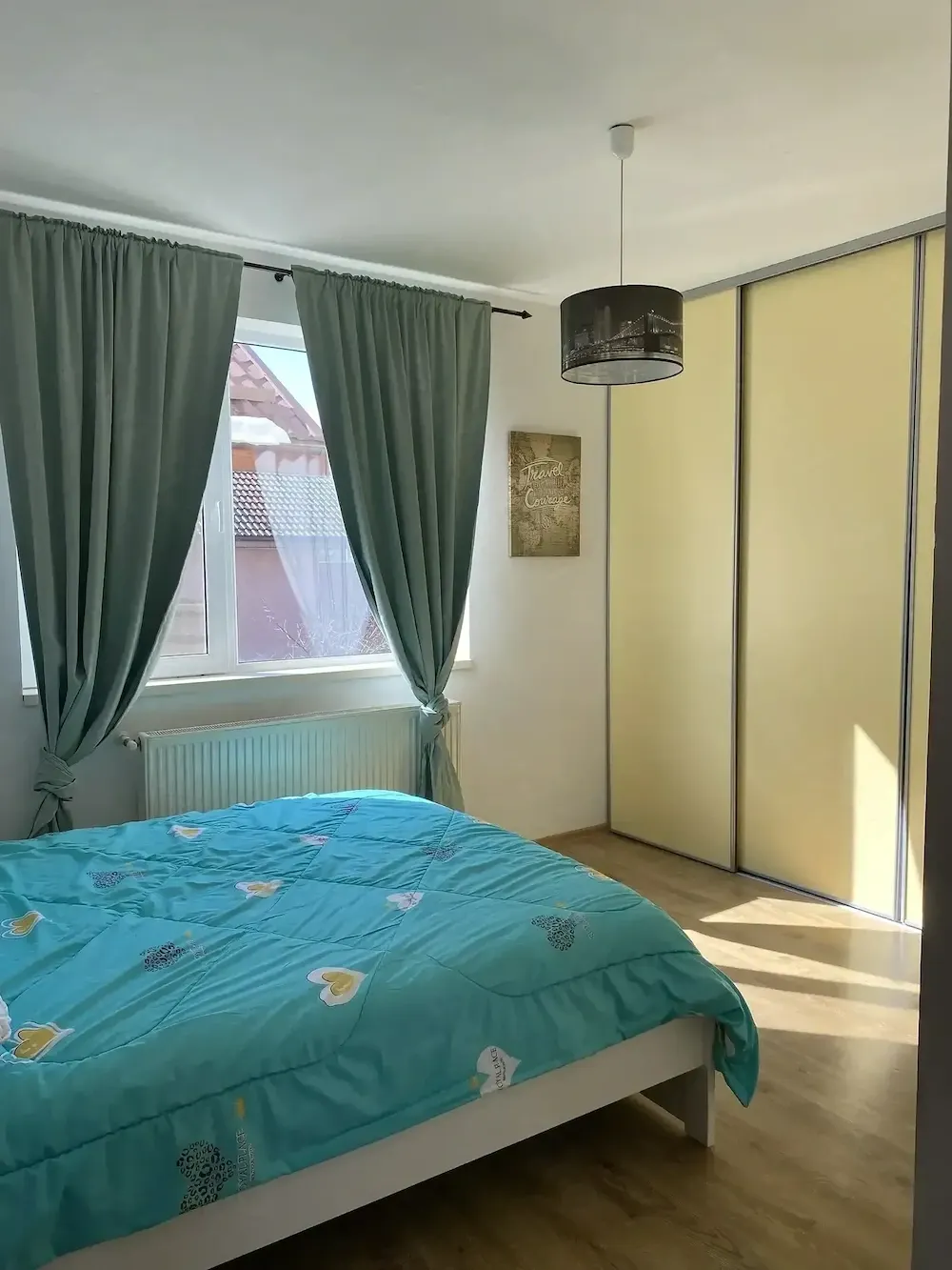 De închiriat Apartament 3 camere într-o vilă, zonă liniștită direct propietar - imagine 1