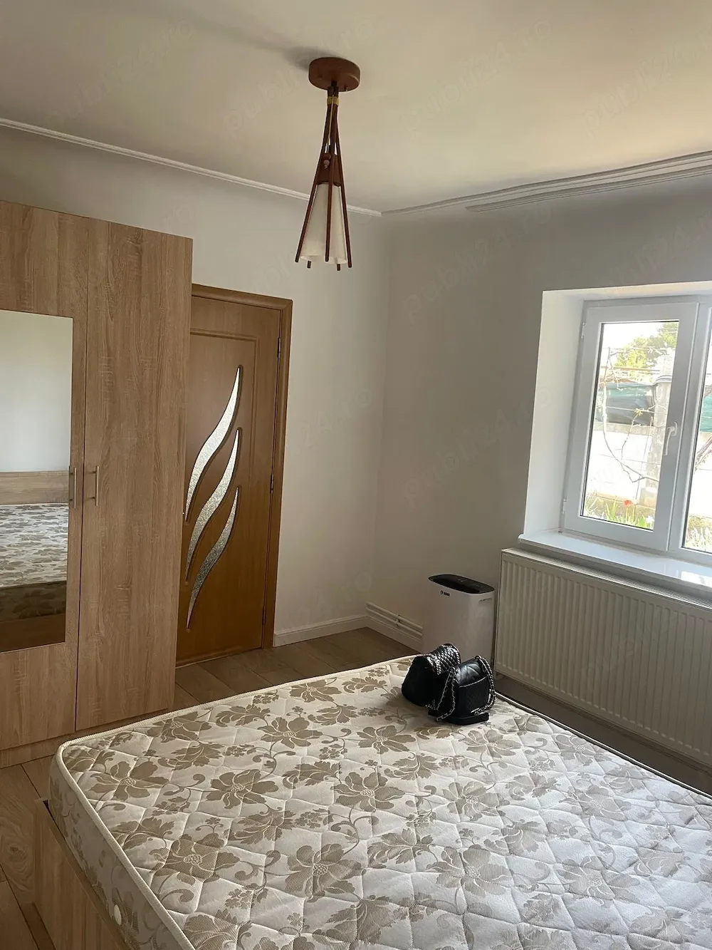 inchiriez casa la curte - imagine 1