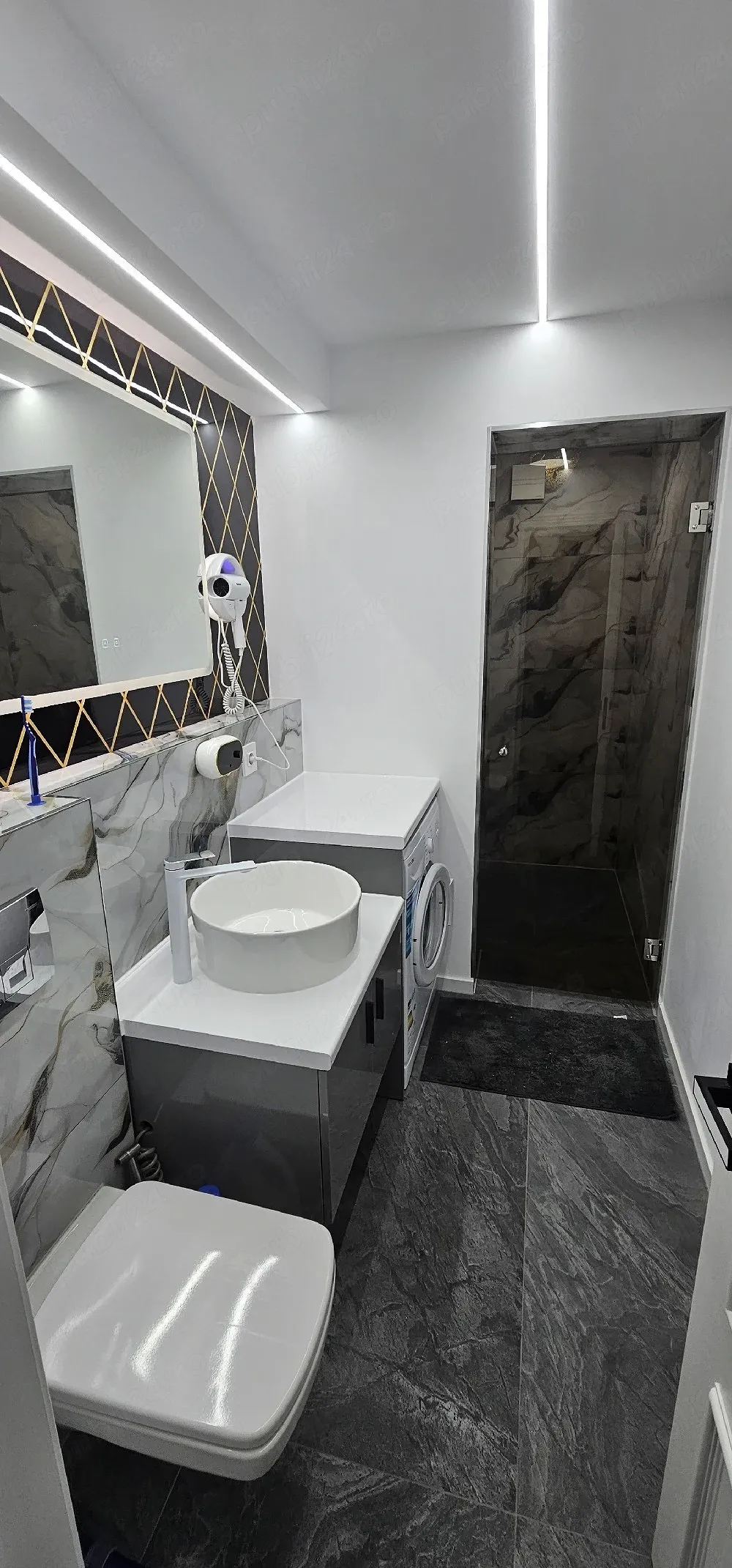 De inchiriat apartament cu 2 camere Racheta Craiovița nouă.
