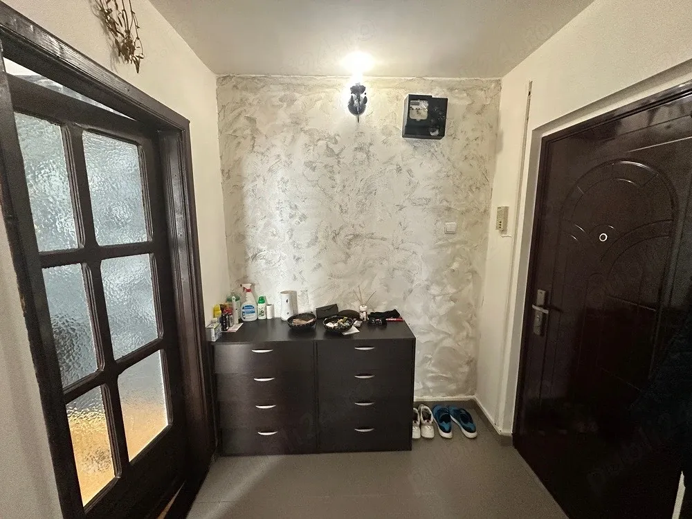 Apartament 3 camere, Rovine 2 4 semidecomandat