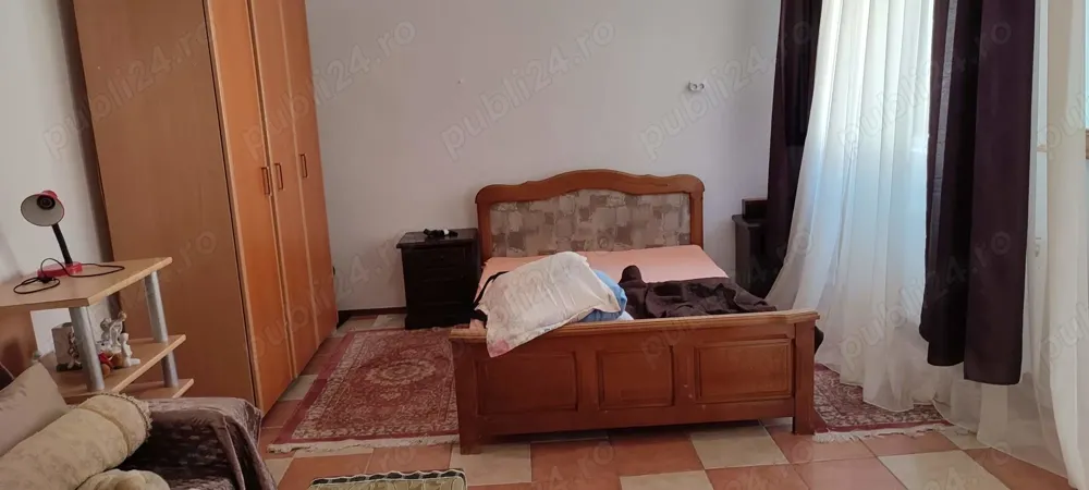 Ofer spre închiriere garsoniera la curte