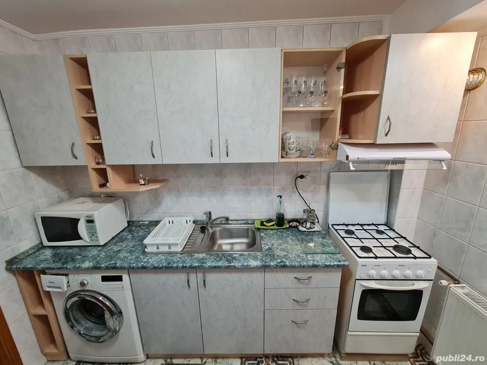 SUPERB  ap 2 cam. dec. in zona TINERETULUI - VACARESTI, construit in 1986