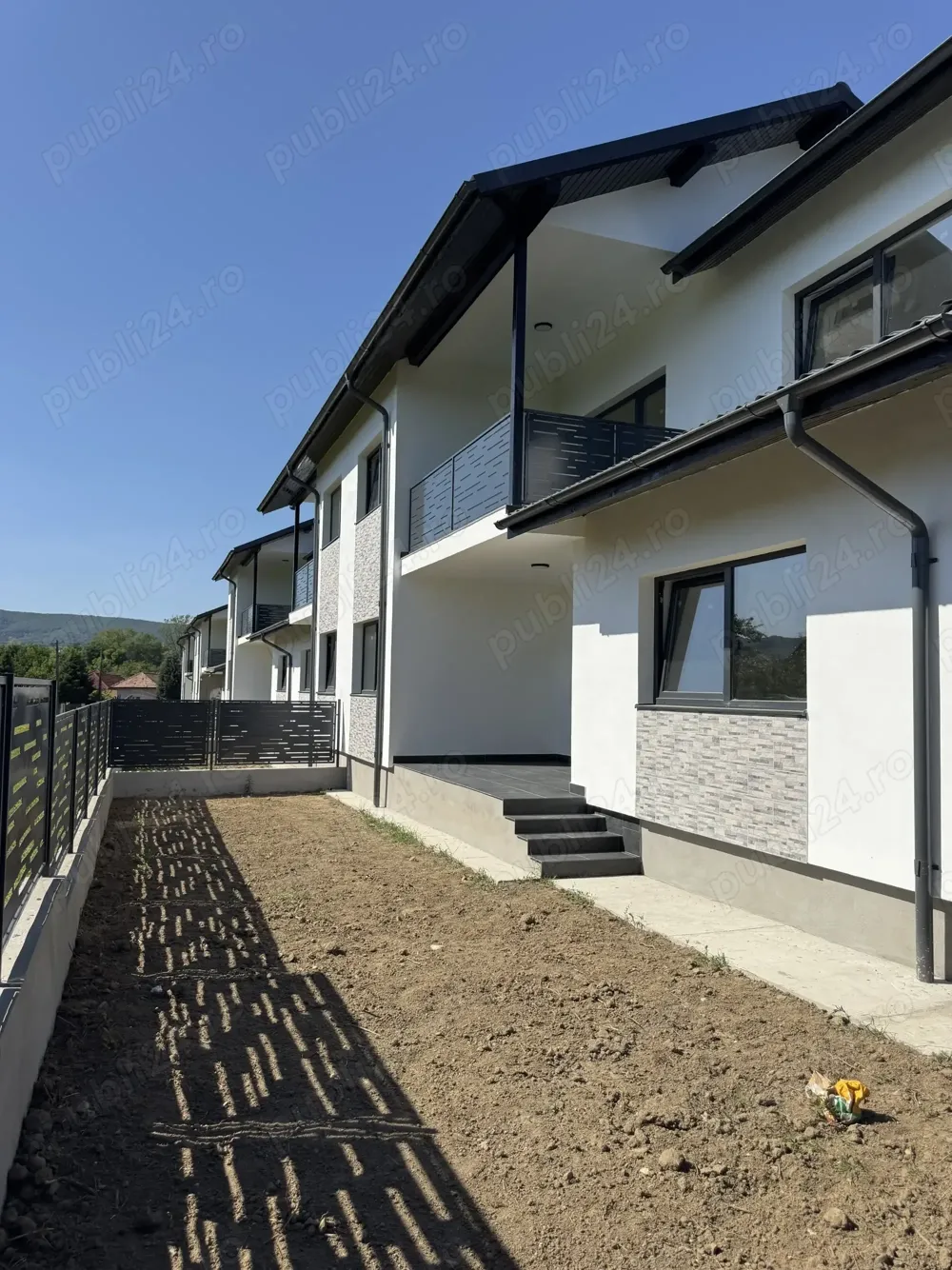 Apartament cu curte și loc de parcare inclus! - imagine 1