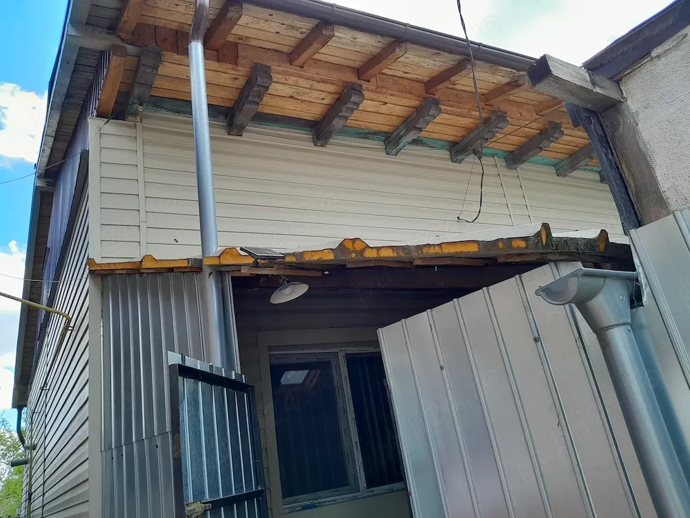 Vand casa zona piata centrala - imagine 1