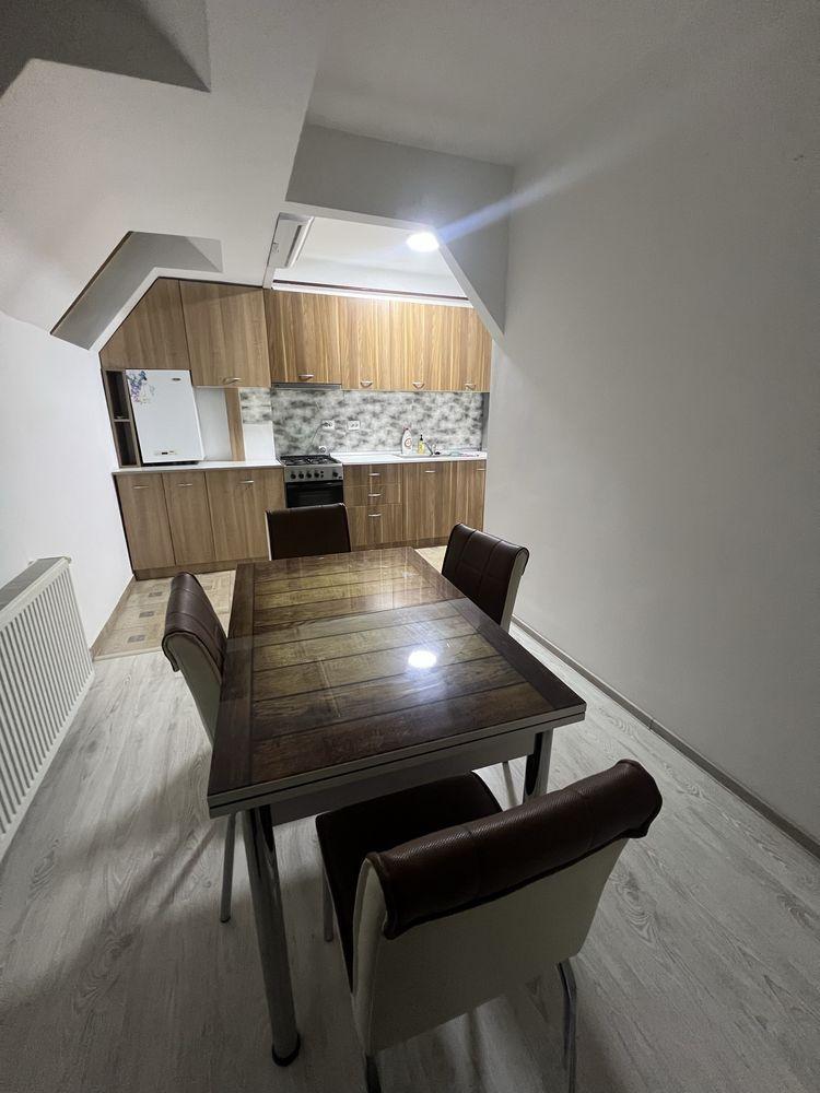 Apartament Eroilor, Floresti