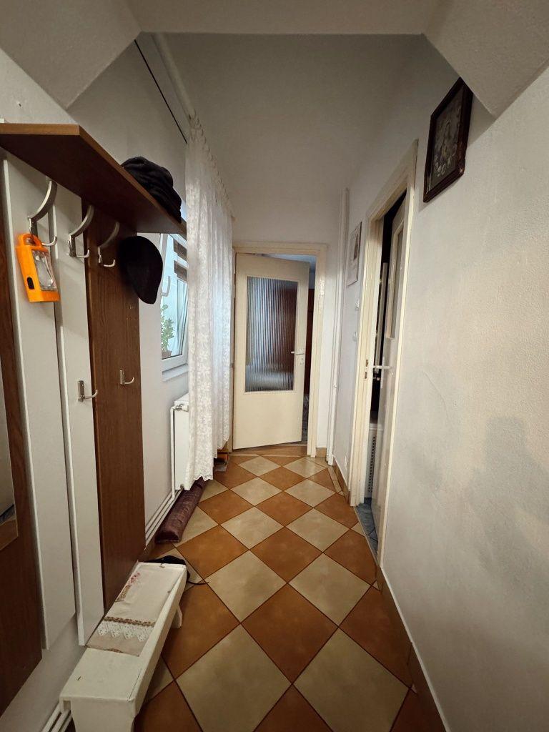 Vand apartament zona Titulescu