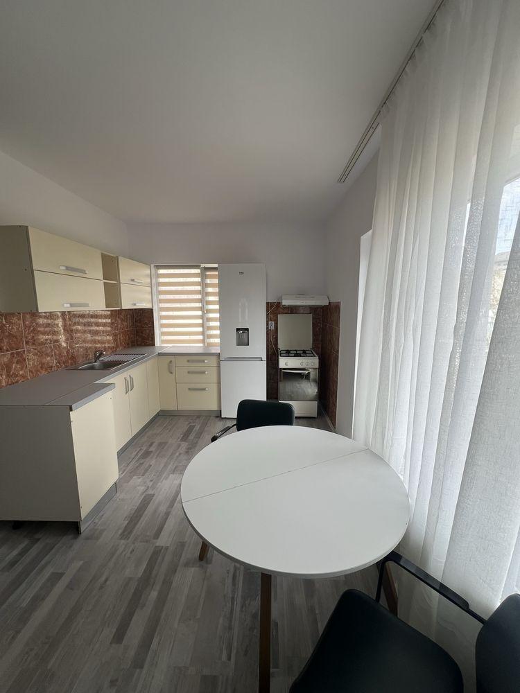 Inchiriez apartament cheltuieli incluse in pret!!!