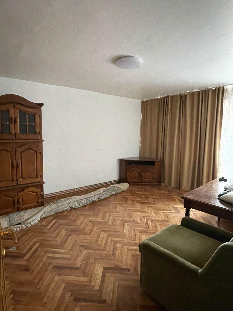 Apartament cu 4 camere de inchiriat