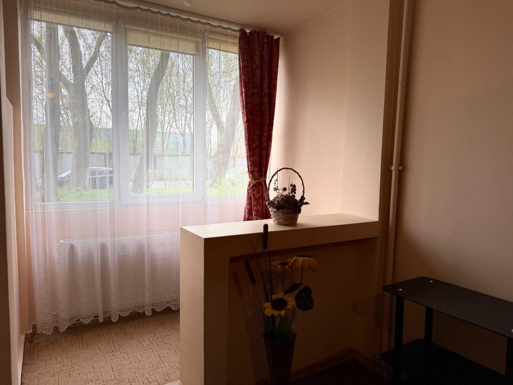 inchiriez garsoniera Aleea Carpati 250€