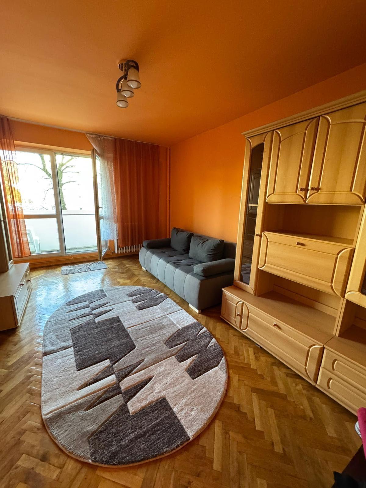De închiriat apartament cu 2 camere, decomandat
