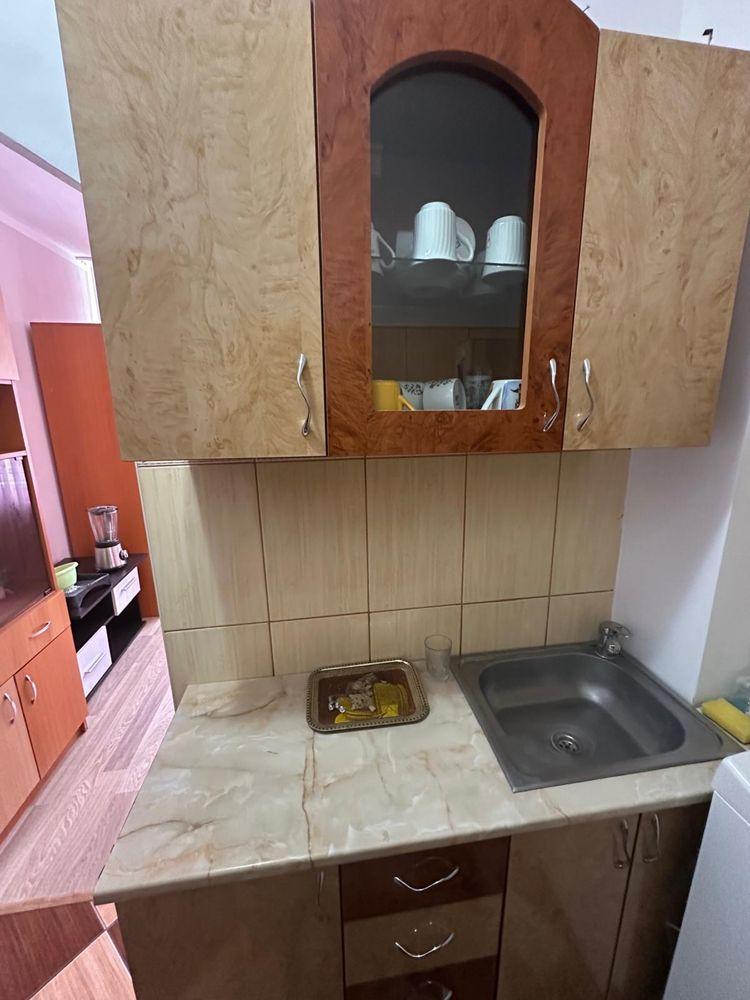 Vand camera de camin 12 m2 - Intabulata, recent renovata