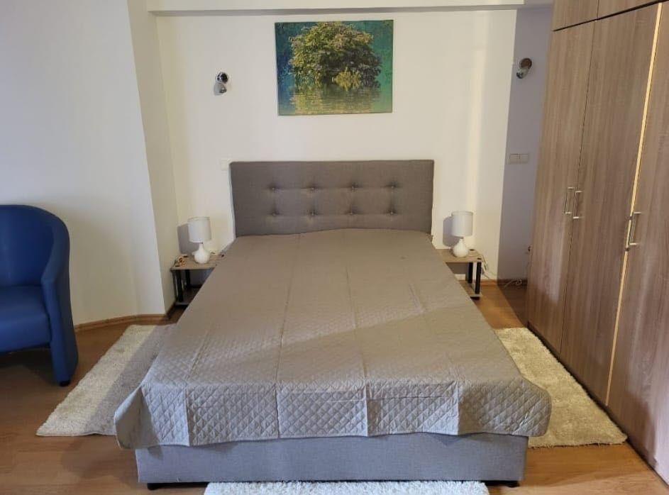 Parricular, închiriez apartament 2 camere/ Centru Civic/500 euro