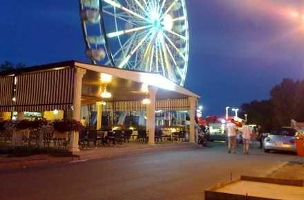 Terasa restaurant de inchiriat in Satul de Vacanta | Zona premium cu trafic intens (3.5 euro/mp)