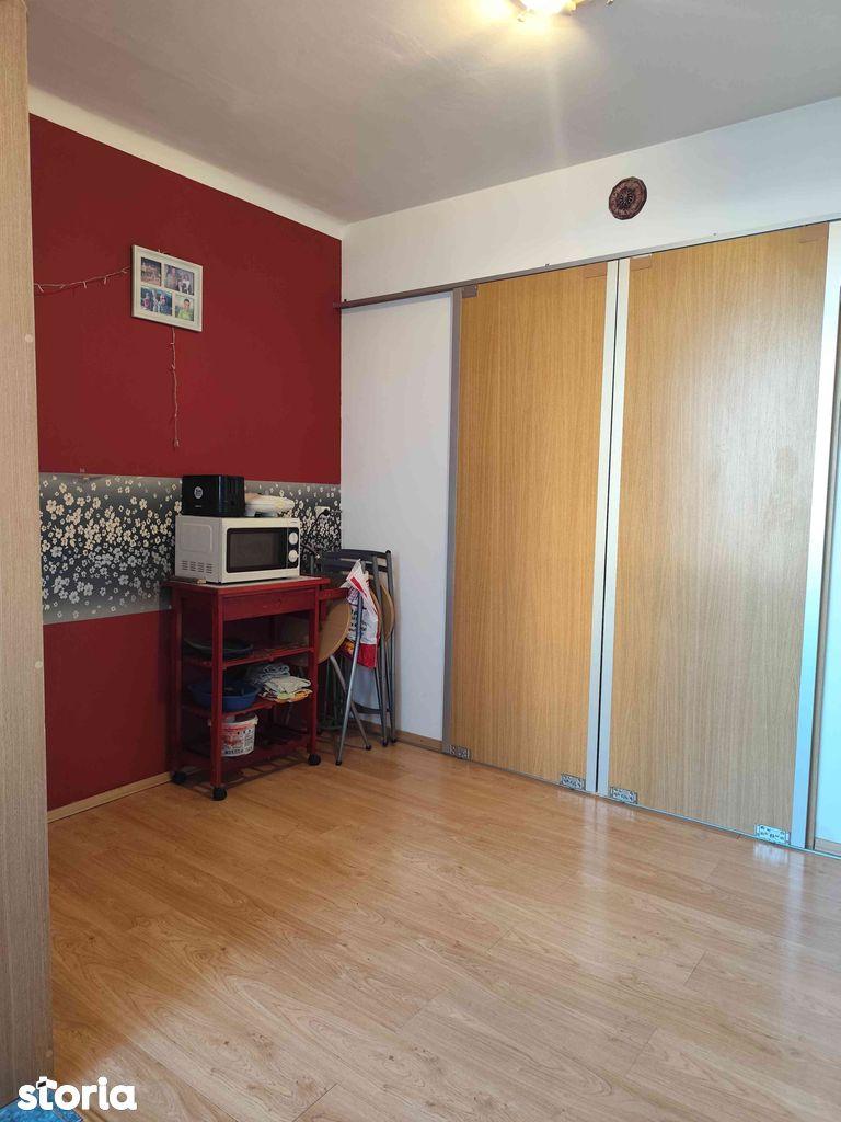Apartament 2 camere, Craiovita Noua, 4/4, acoperis cu tigla