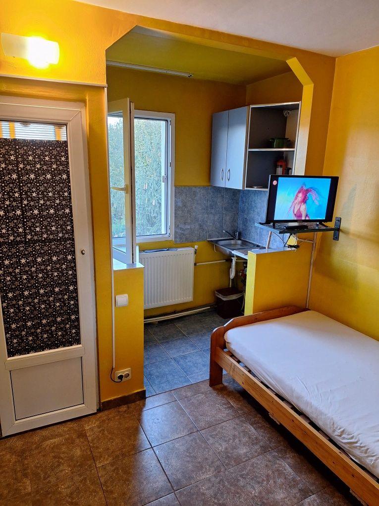 Închiriez garsoniera 12 mp