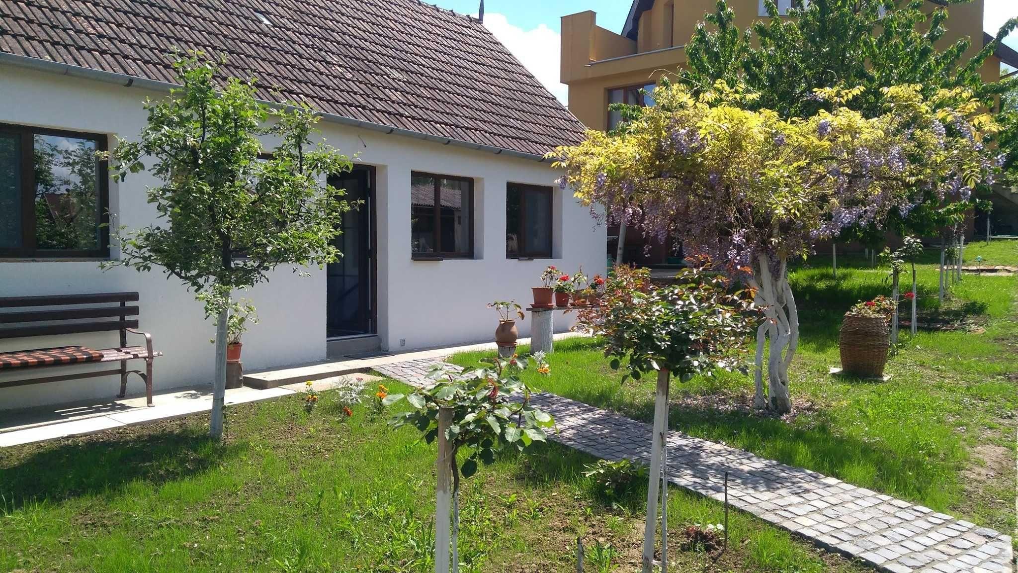 Inchiriez o casa de 65 mp in Oradea intr-o zona  frumoasa - imagine 1