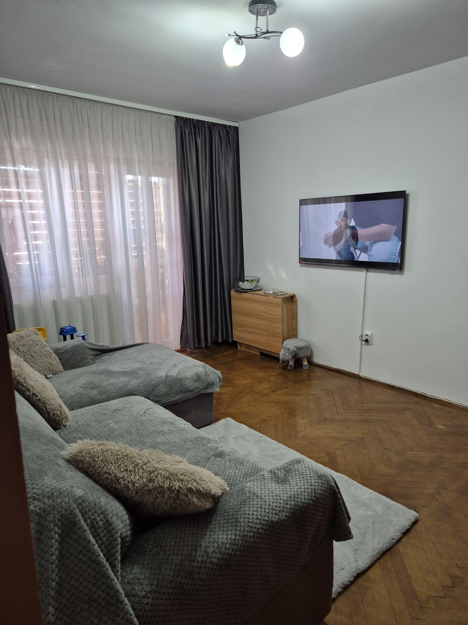 Vand apartament 2 camere - imagine 1