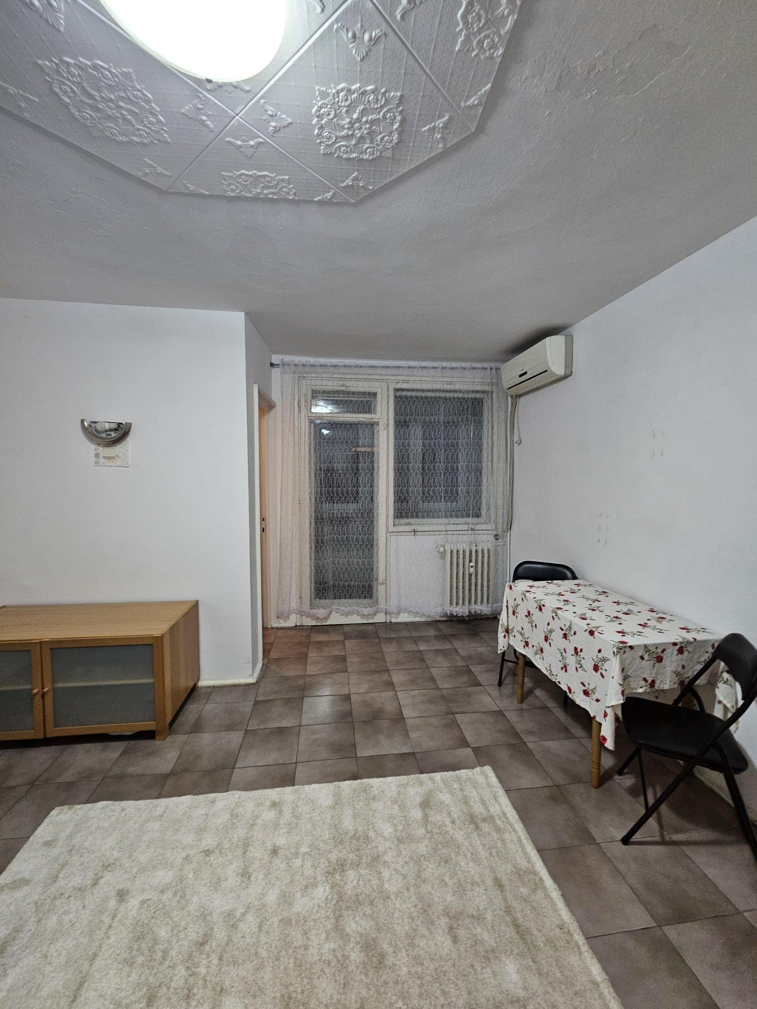 Vand Garsoniera Iancului in spate la liceu  Iulia Hasdeu