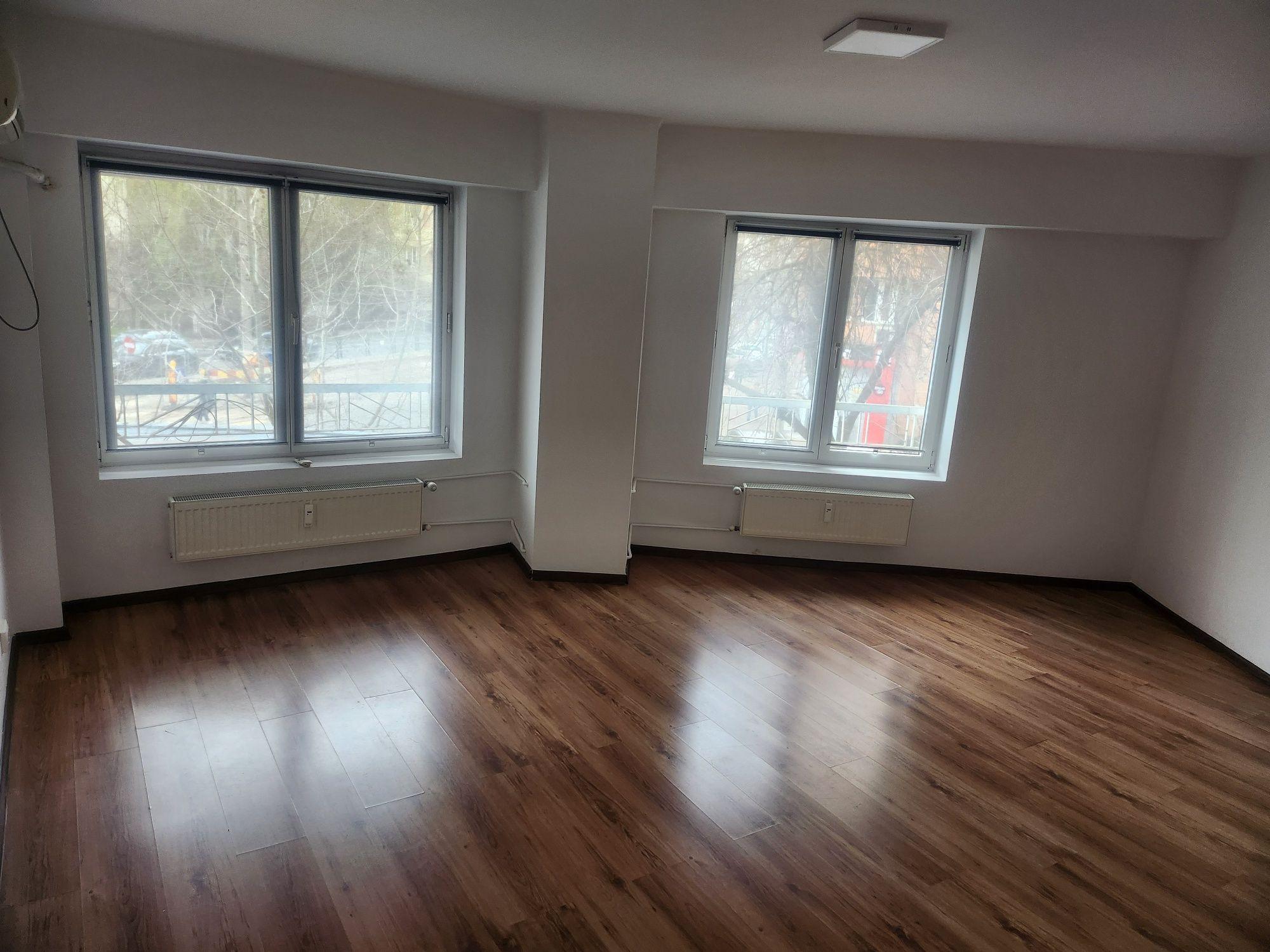 De închiriat apartament 2 cam foarte liminos