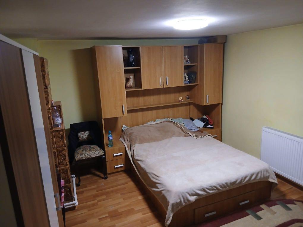 Inchiriez casa cu 2 camere ,bucătărie,baie