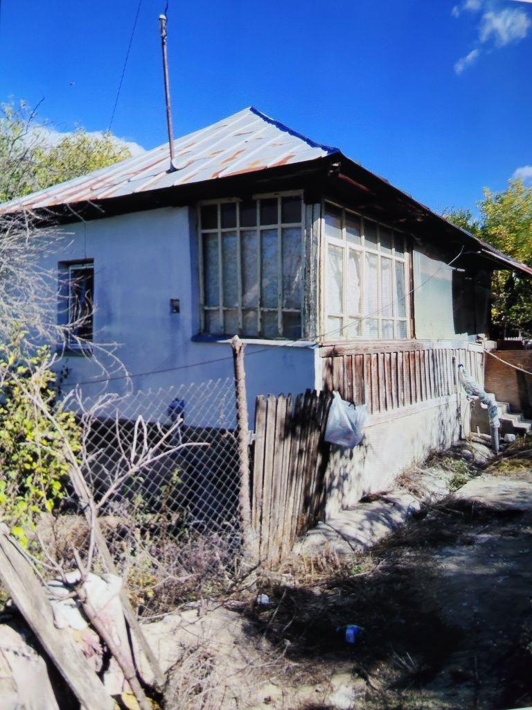 Vând casă bătrânească, in sat Băroiu,comuna Tetoiu - imagine 1
