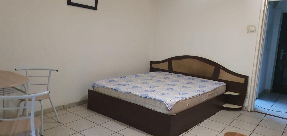 Închiriez garsonieră  Favorit