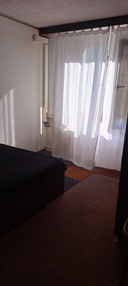 Camera de inchiriat in apartament de 3 camere