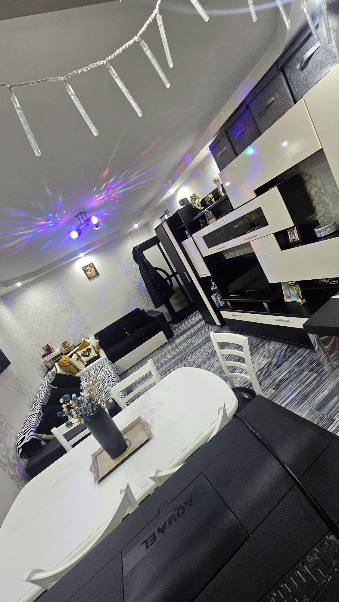 Vând apartament 3 camere/Mobilat - imagine 1