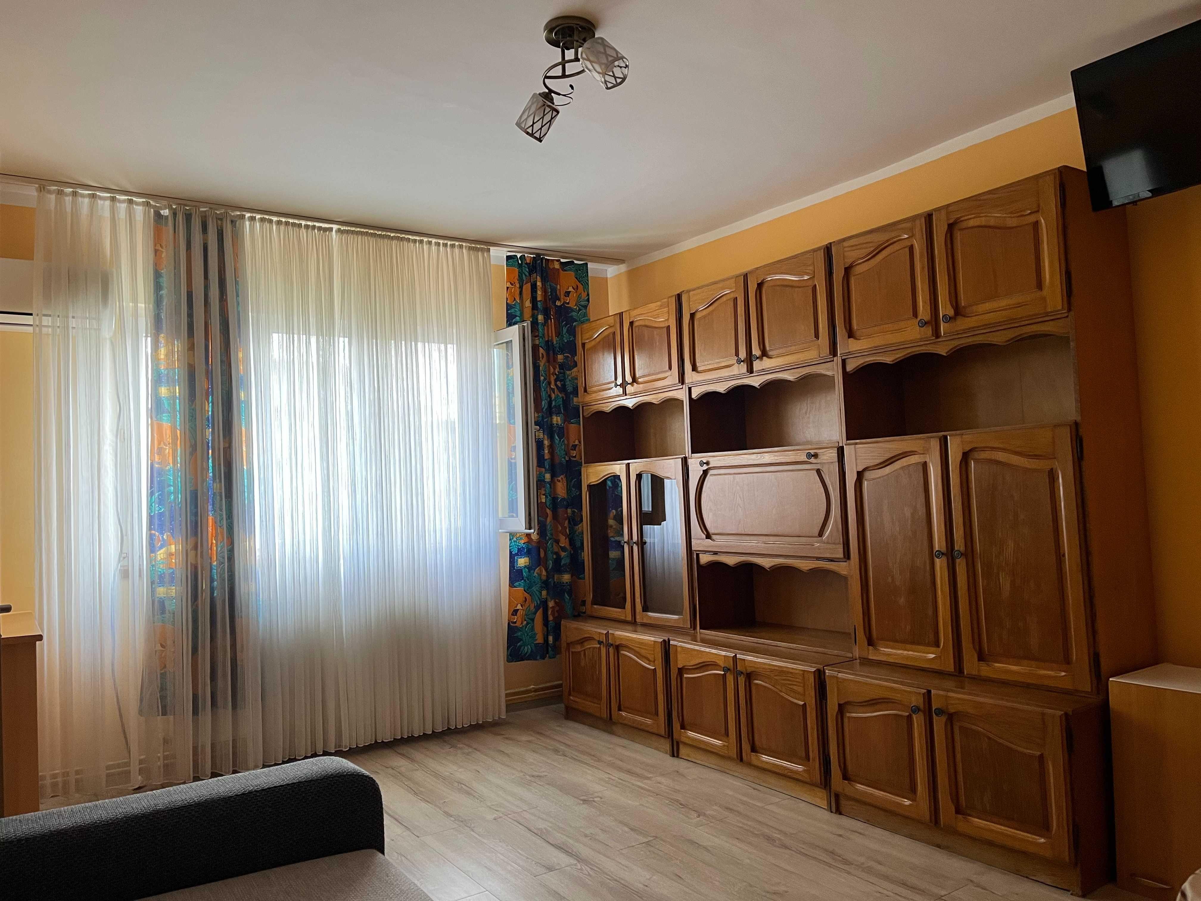 Apartament cu 2 camere recent renovat de inchiriat - imagine 1