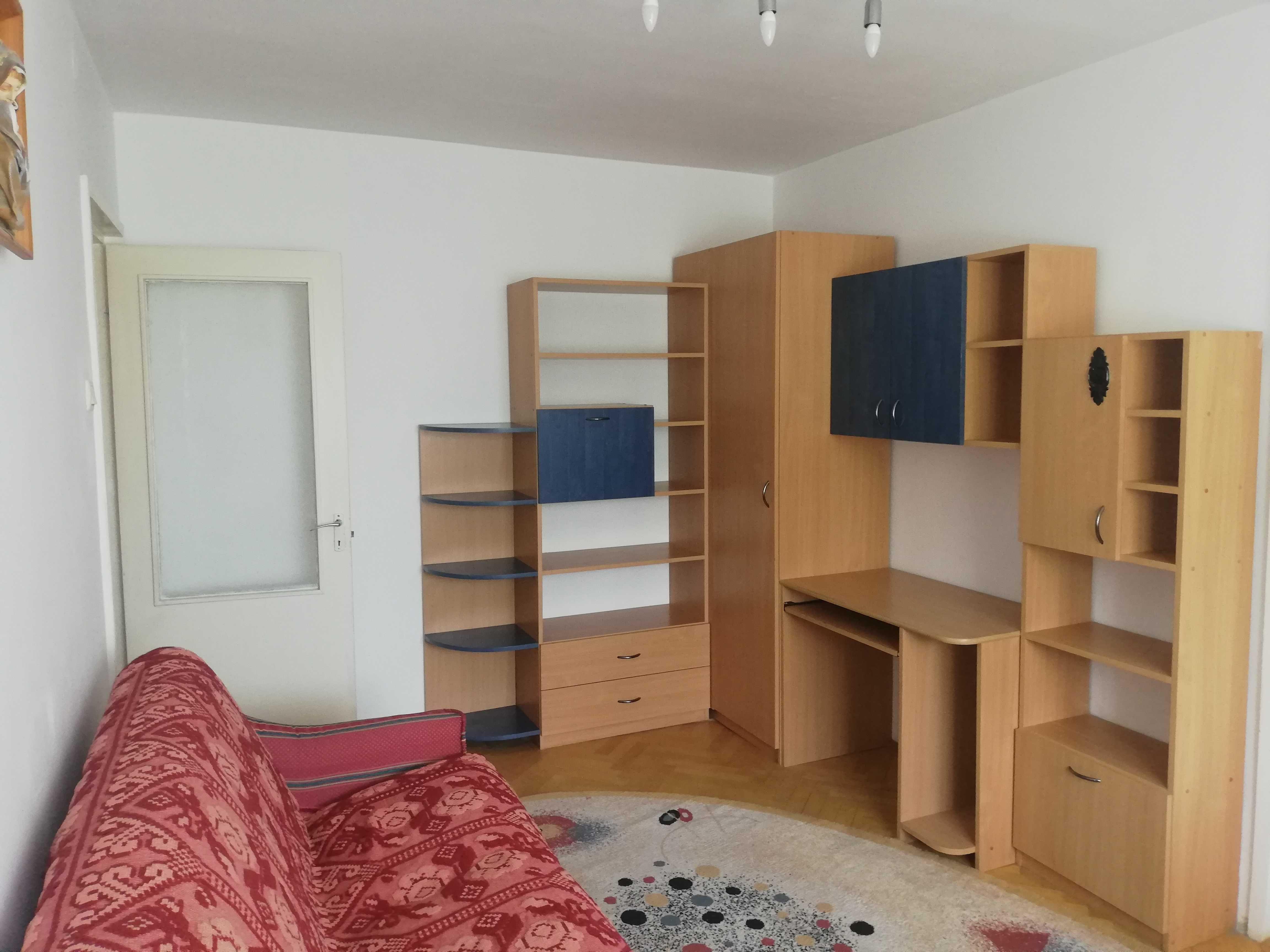 Inchiriez apartament