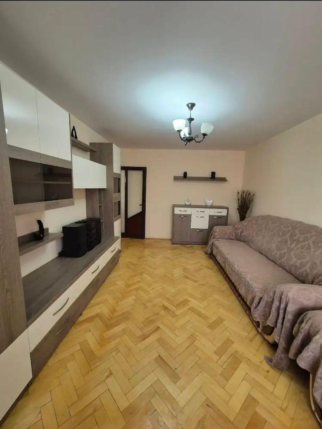 Apartament 3 camere de închiriat