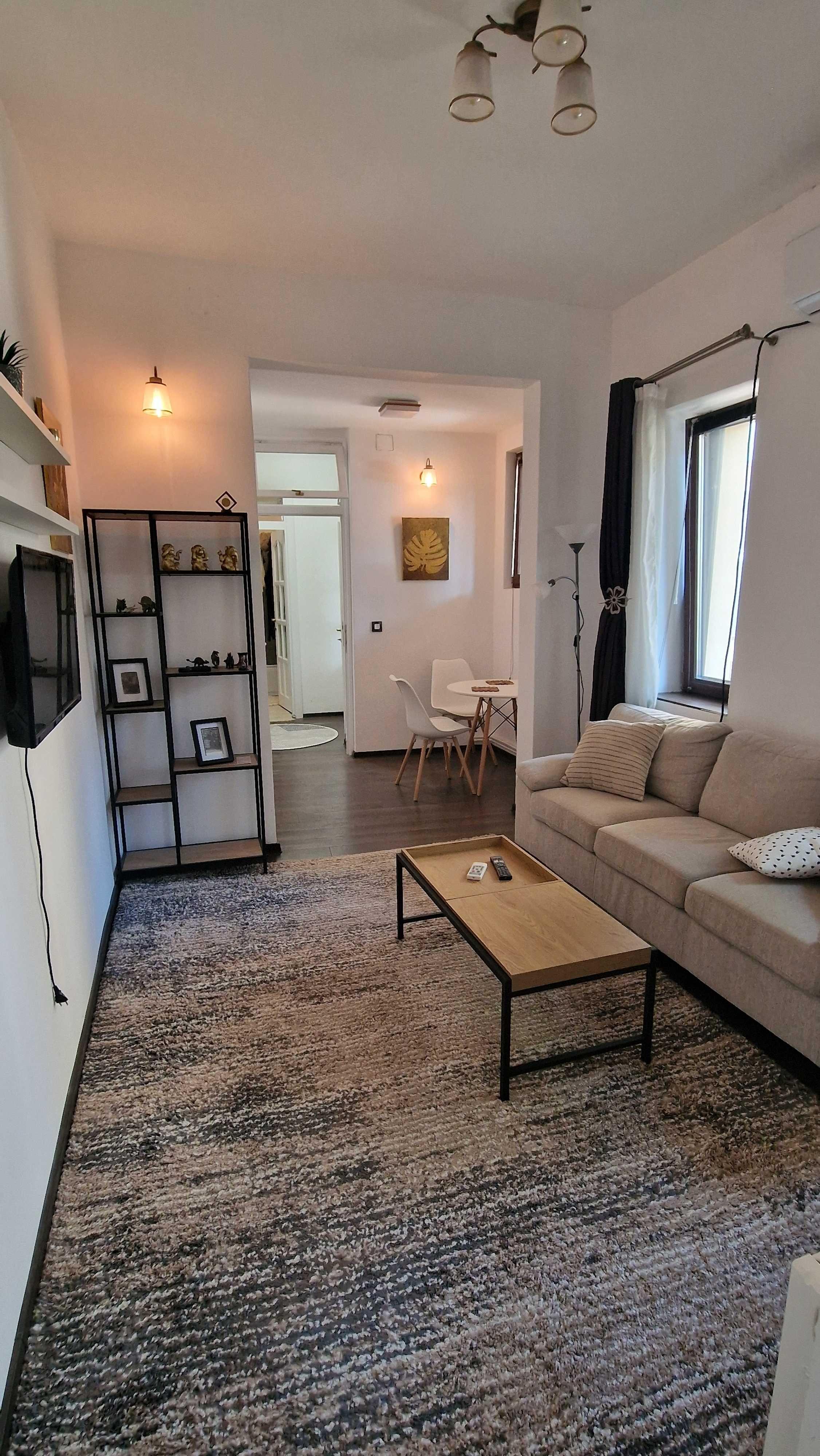 Apartament 2 camere ultracentral, complet renovat - imagine 1