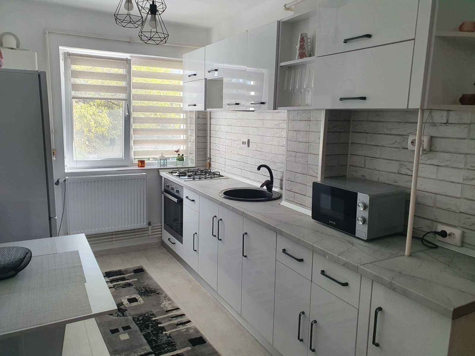 Apartament 3 camere de inchiriat