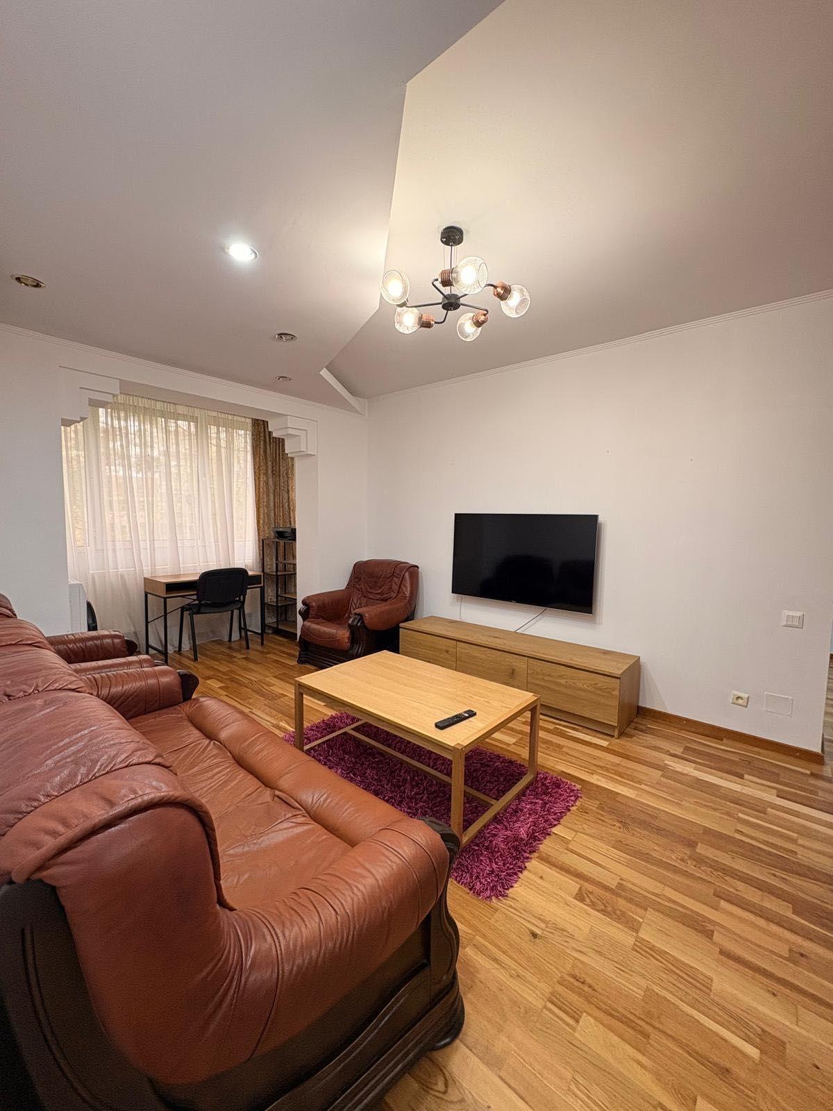 Închiriez apartament 3 camere N Bălcescu - imagine 1