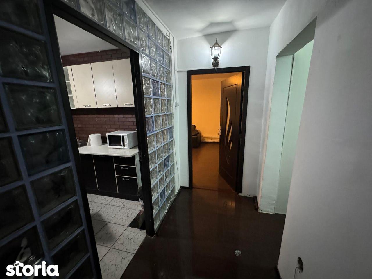 Apartament 4 camere, balcon și garaj