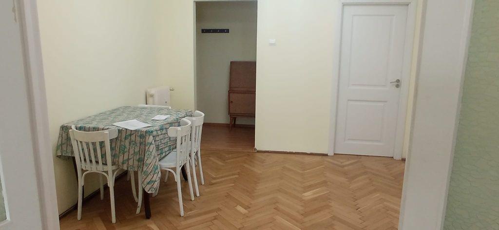 Închiriez apartament  3 camere
