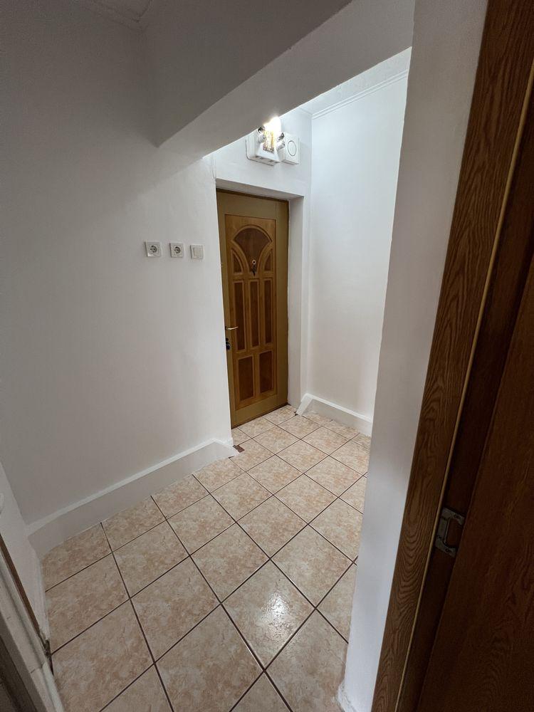 Proprietar, vand apartament 43 mp semidecomandat