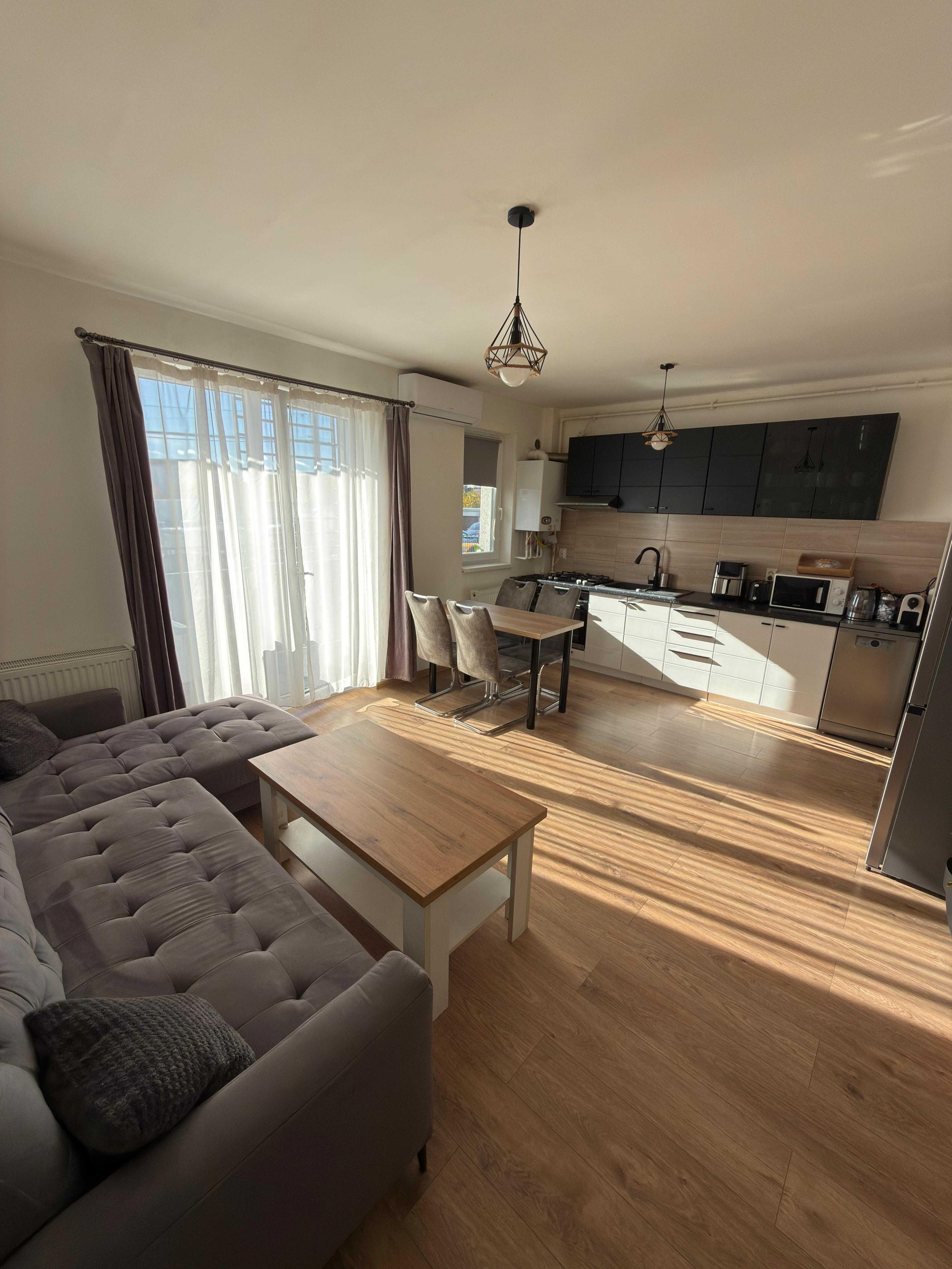 Vând apartament 3 camere